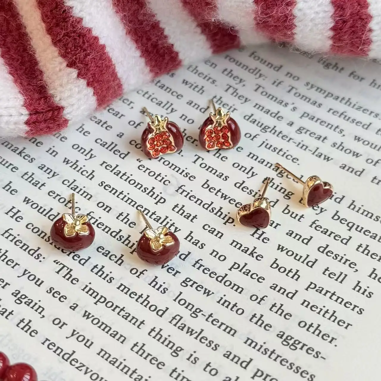 Red autumn and winter New Year earrings, female hot selling exquisite earrings, light luxury high-end earrings