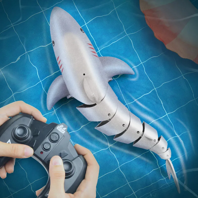 2.4G Electric Shark 360 ° Rotating Diving Waterproof Remote Control Shark Simulation Great White Shark Model Toy Children\'s Gift