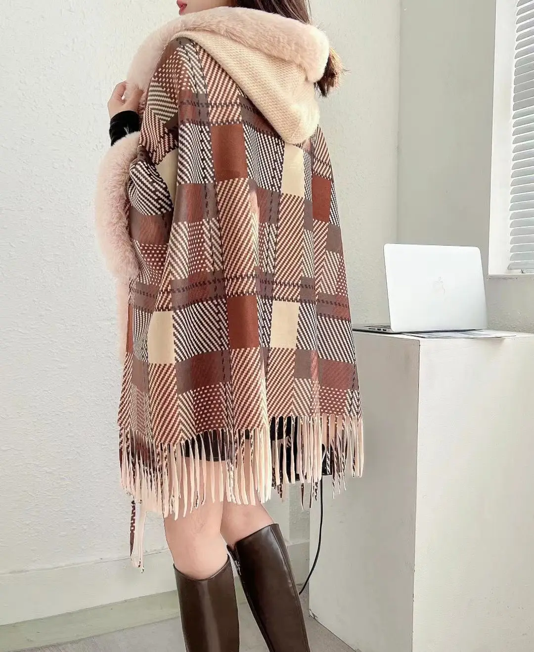 2 Style Women Winter England Plaid Thick Poncho Outer Wear Batwing Sleeves Knitted Faux Rabbit Fur Loose Capes Coat With Hat