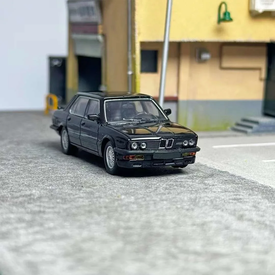 Kingmodel 1:64 E28 Blue Black White Limited 499 Diecast Model Car