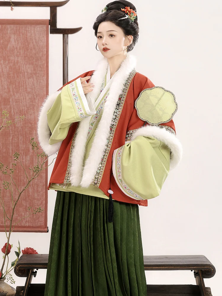 

Fur-Trimmed Sòng-Dynas Hanfu Women's Straight-Sve Coat with Interloing Design Autumn Faion Traditional Chinese Clothing