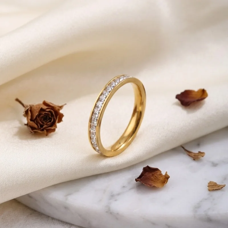 1 Piece of Stainless Steel Ring Plated with 18K Gold, Luxurious Single-Row Full-Circle Imitation Diamond Ring, Starry Sky Ring, Suitable for Women's Exquisite Daily Wear, Stackable Jewelry, Couple Rings, an Ideal Gift for Anniversaries, and for Wearing in the Workplace, at Banquets, or on Dates