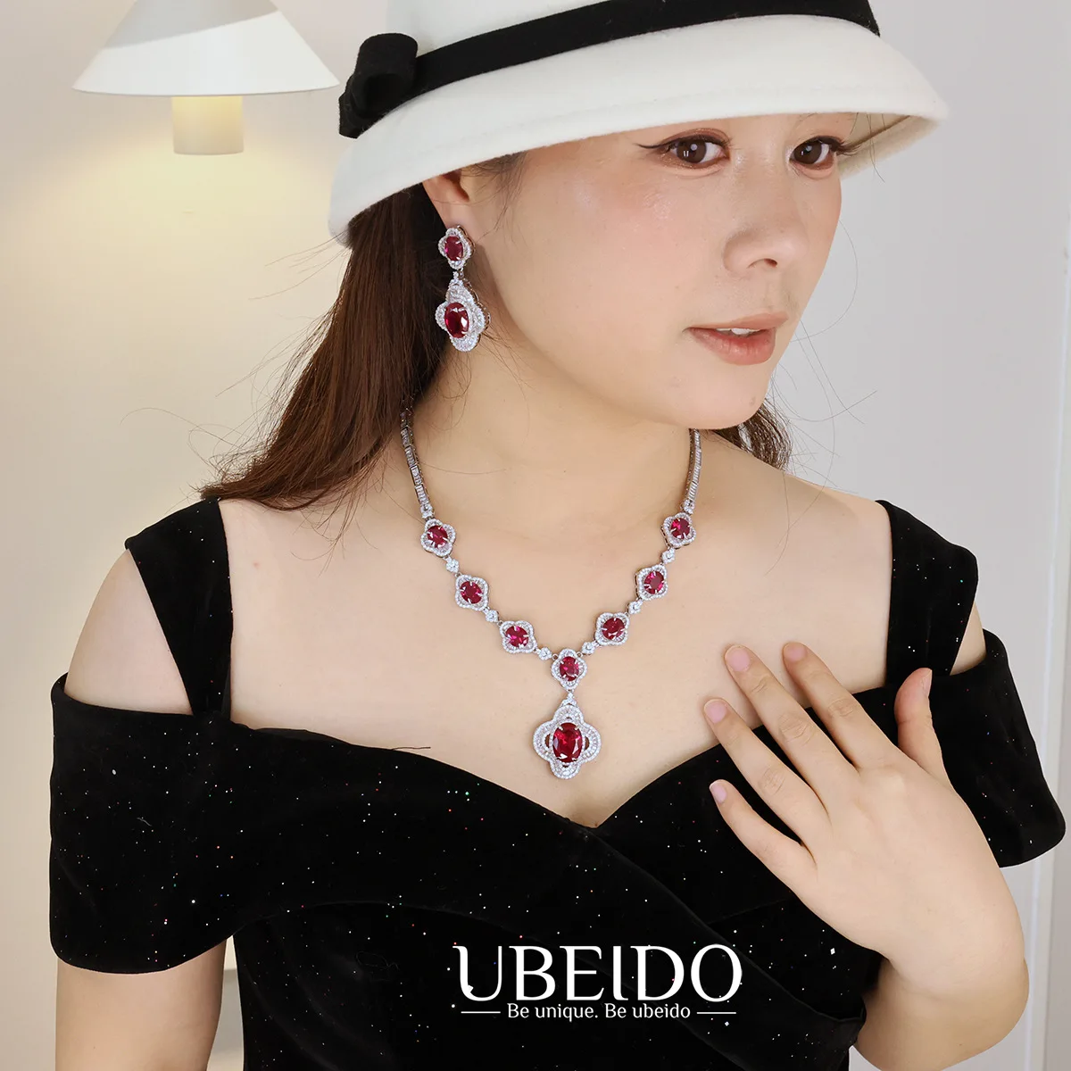 Elegant Green Zircon four-leaf flower Earrings S925 Silver Needle Fashionable Versatile Stylish Women's Jewelry Fashion Commute