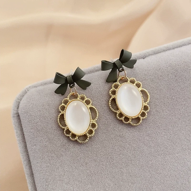 

Earrings for Women: Sophisticated Ear Jewelry Trendy Fashion Pearls Studs Creative Minimalist Hoops Geometric Designs