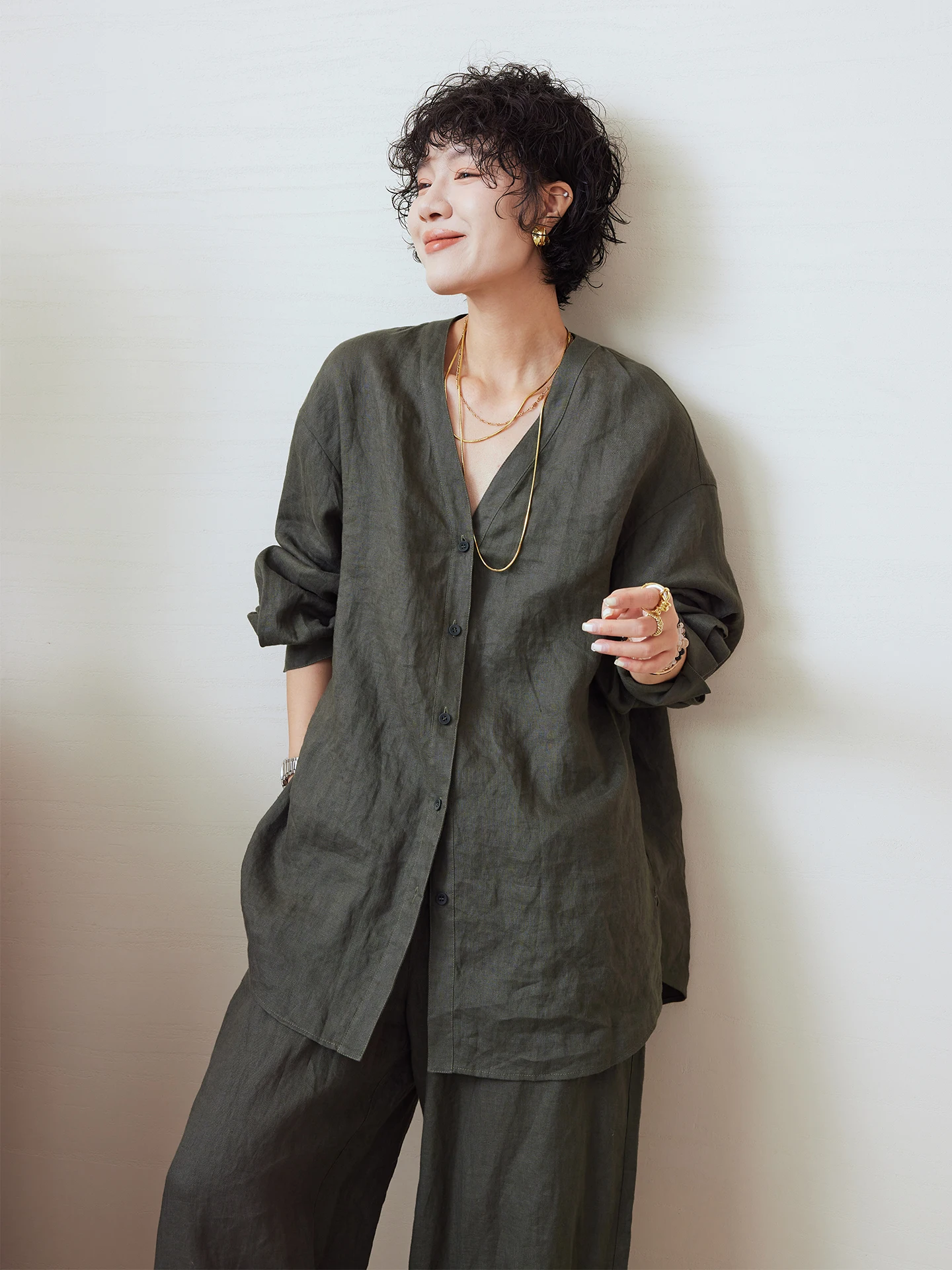 

Художественная винтажная льняная рубашка женская с длинным рукавом и V-образным вырезом, дизайнерская модель для повседневной носки, новинка весеннего сезона, дышащая