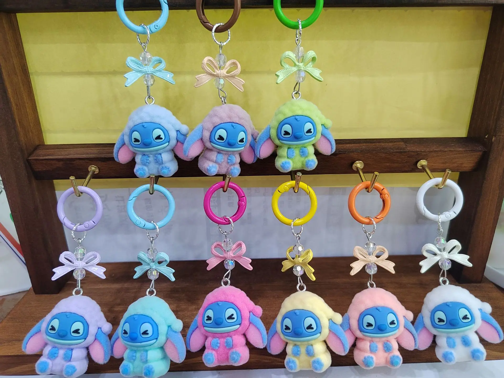 

New product in high demand - Stiddy bow-shaped handmade keychain for schoolbag, suitable for both boys and girls as a gift.