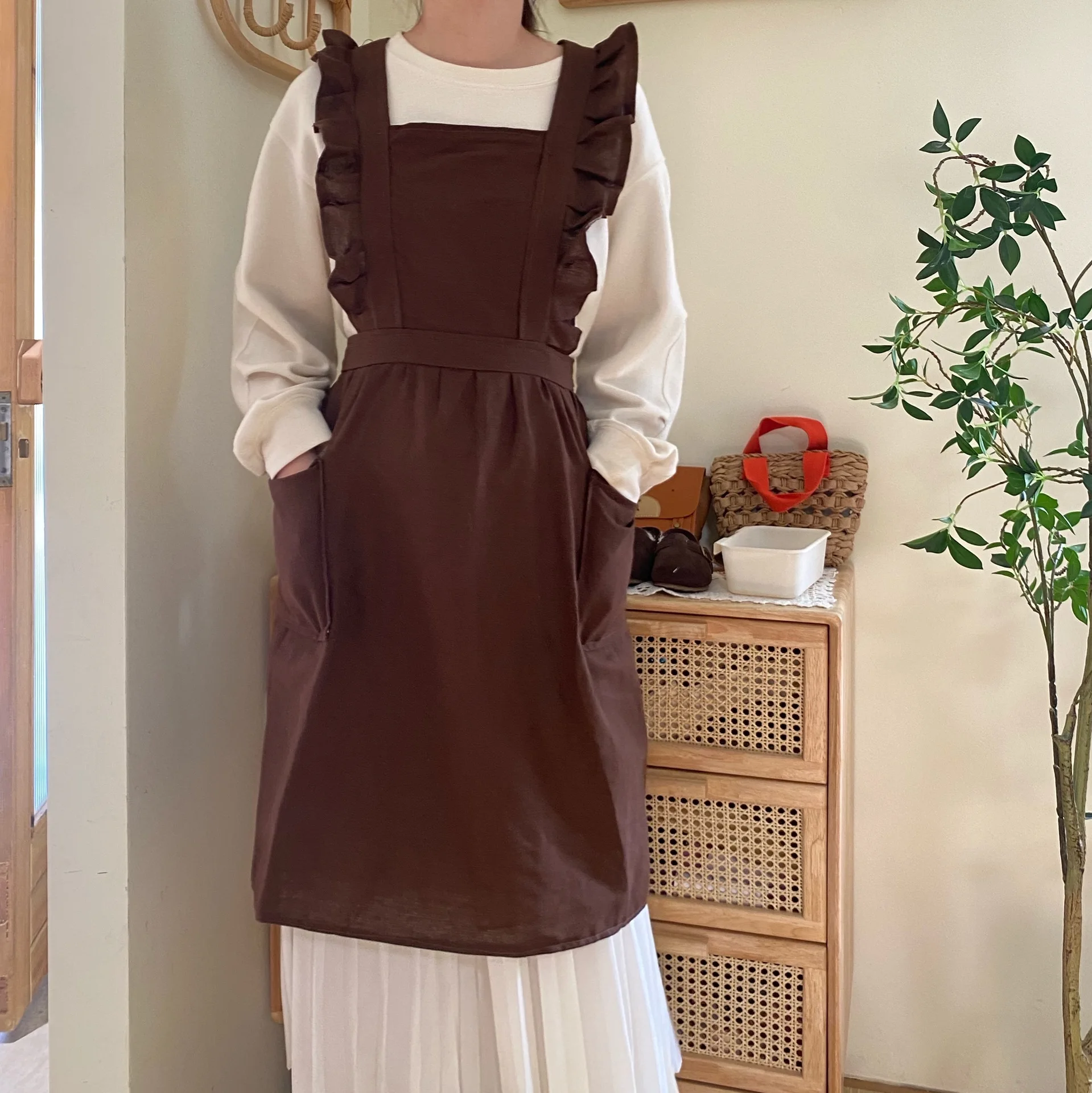 Japanese and Korean style linen kitchen apron for women, for cooking and baking, solid color style, lace bib apron style