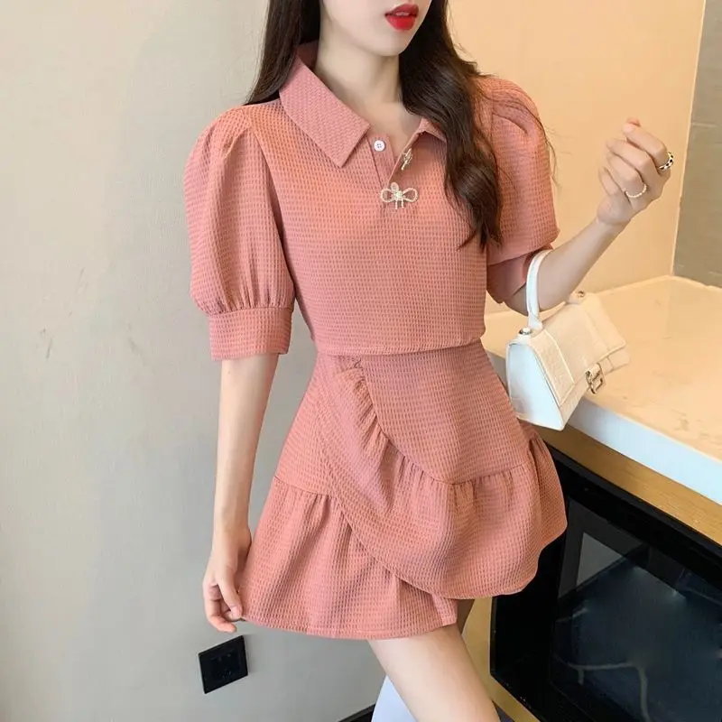 Shorts suit women's 2024 summer women's summer light wind pure women's wear A-line skirt short sleeve two-piece suit.