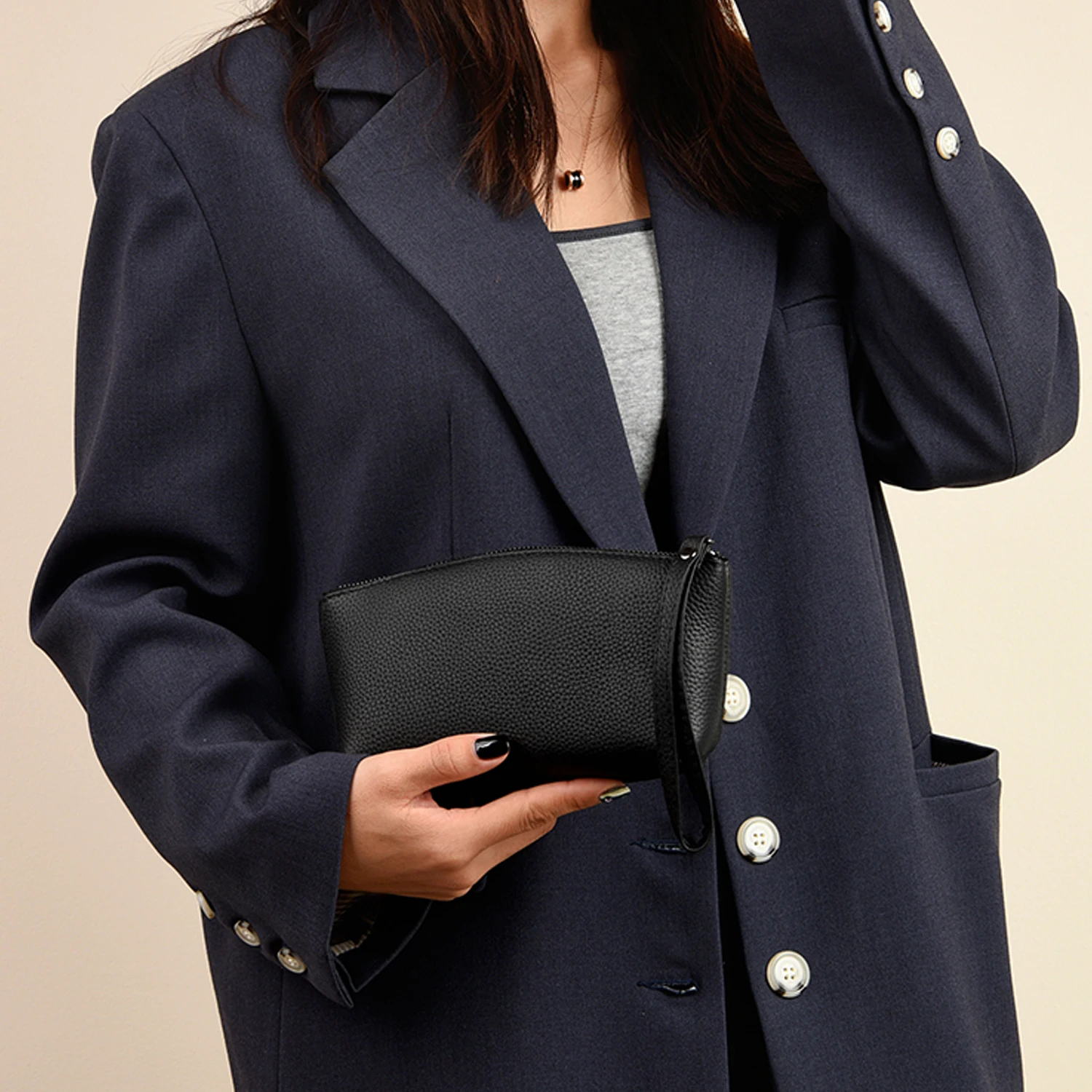 

Genuine leather Clutch bag purses for Woman bags Black minimalist style Tight stitching process fashionable Women's bag