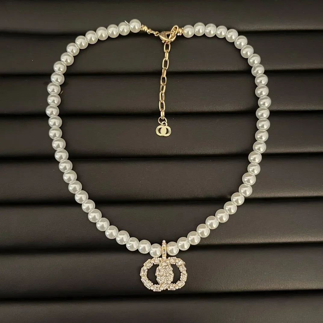 

Charm Womens Pendant Necklace Designer Brand Love Gold Plated Necklace Classic Luxury Gift Pearl Necklace New Autumn Vintage Design Gifts Jewelry