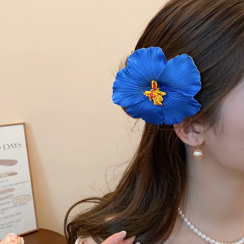 6 Farben Hawaiianische Blumen-Haarspangen für Frauen, Böhmische Schwamm-Blumen-Seitenfransen-Clips, Plumeria-Haarnadeln, Urlaubszubehör K – Detail 10