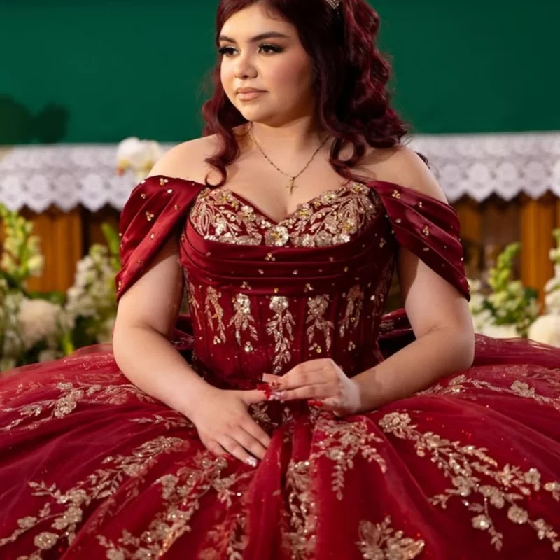 

Shiny Red Quinceanera Dresses Golden Glitter Crystal Lace Decal off-shoulder Long tail Bow Vestido 15 Quinceanera Customize