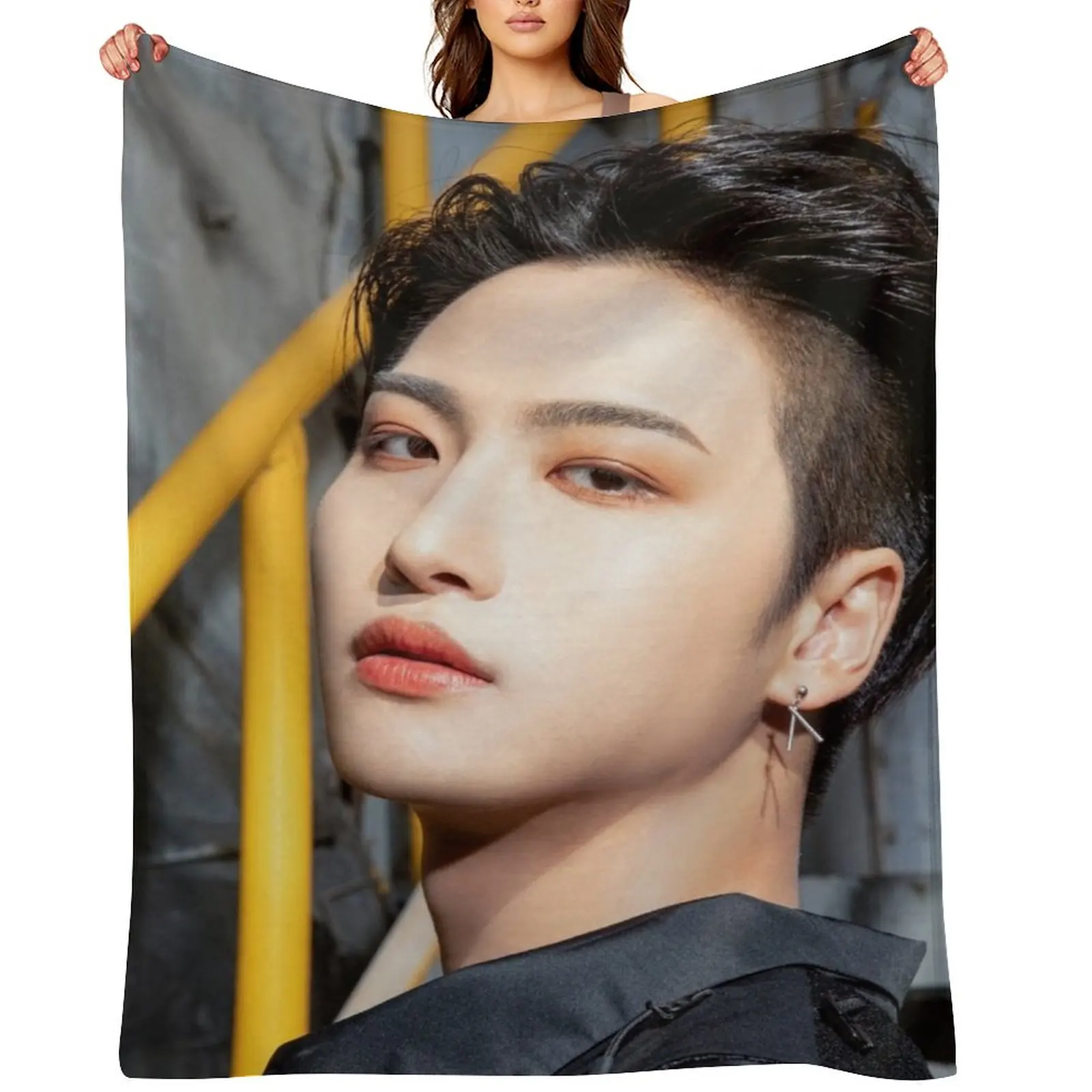 

ATEEZ SEONGHWA THE WORLD EP.1 : MOVEMENT GUERRILLA Throw Blanket cosplay anime Cute For Sofa Thin Decorative Beds Blankets