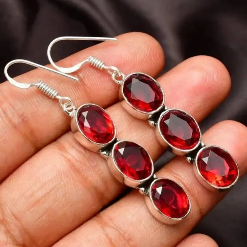 Luxury Elegant Three Oval Red Artificial Gemstone Inlaid Ladies Drop Earrings For Dating And Party