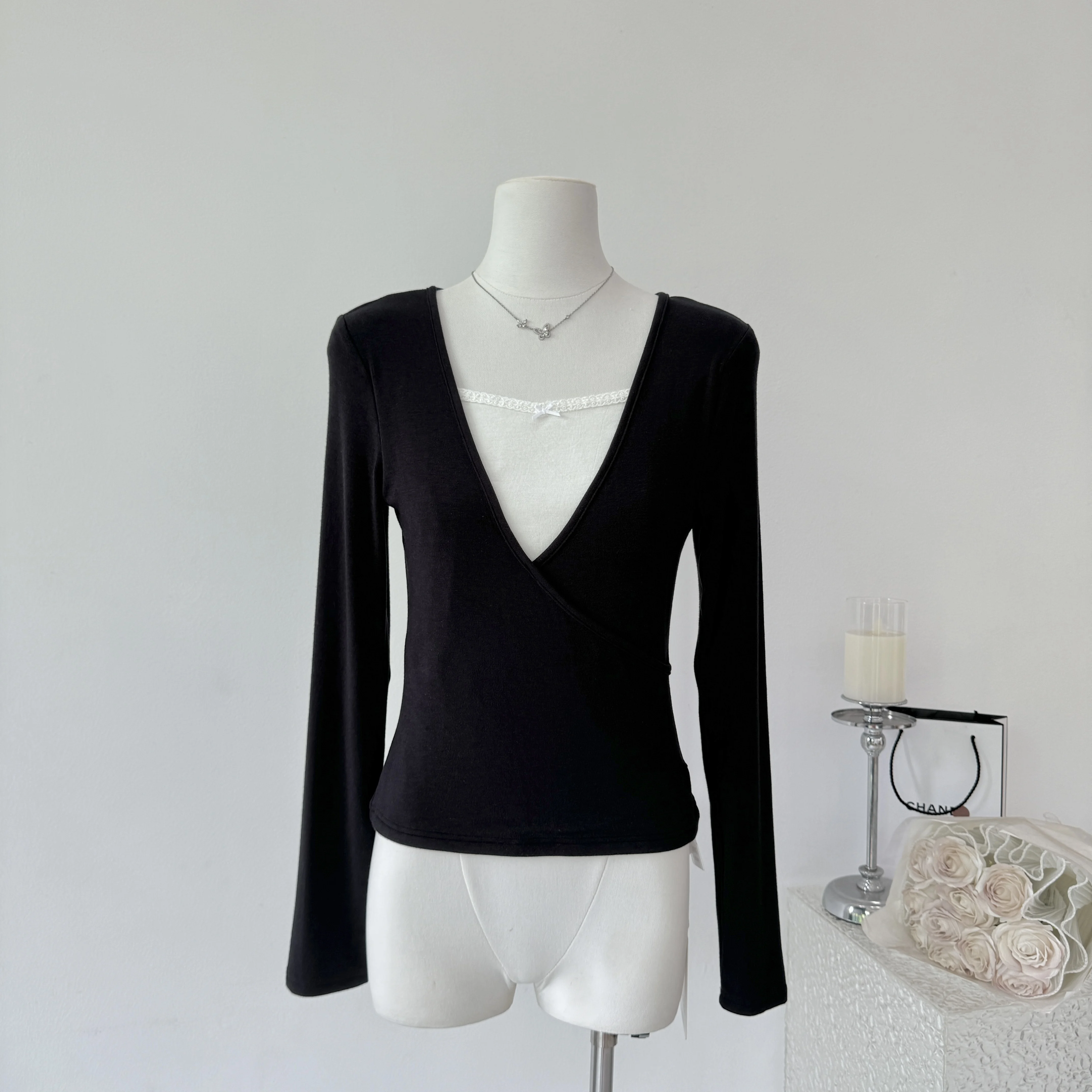Seoul Initial Autumn Black V-neck T-shirt Women Early Autumn Slimming Base Layer Top Women's Casual Style Polyester Fiber