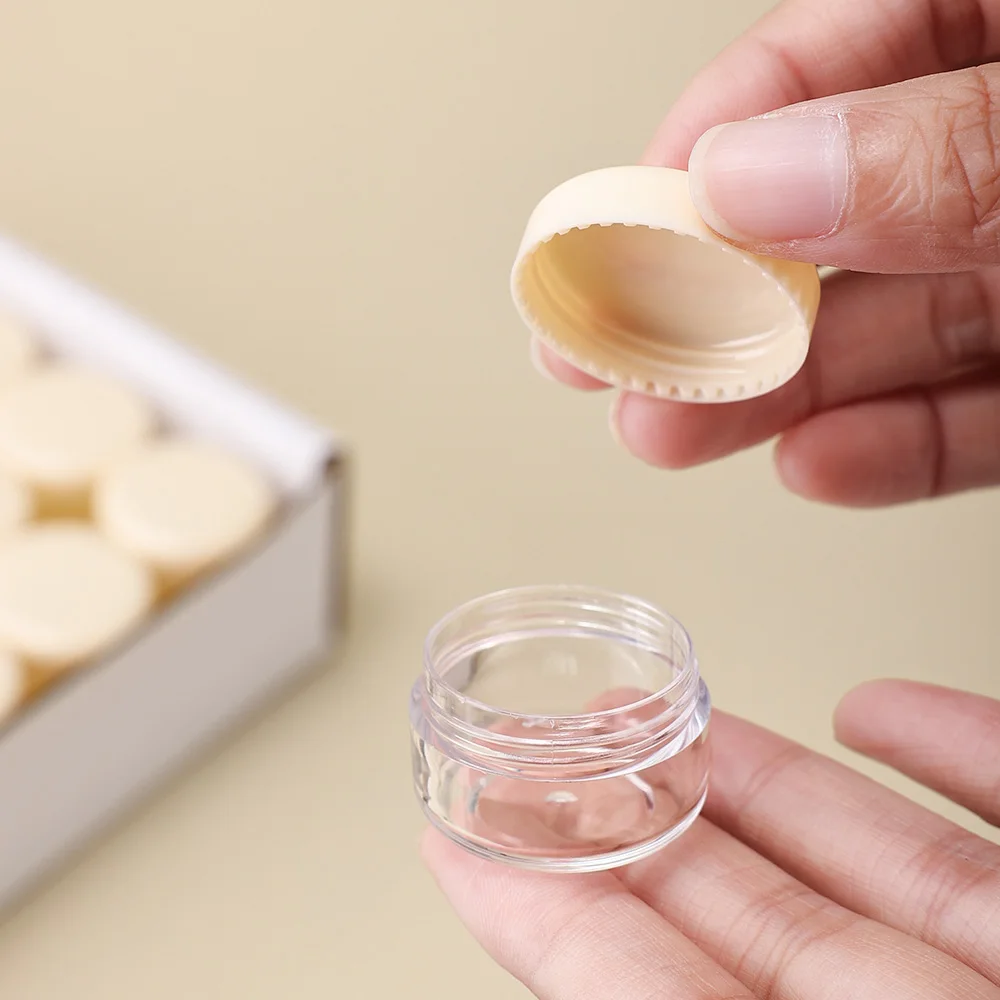 Mini frascos cosméticos de plástico transparente, 50 peças 5g/5ml tamanho de viagem com tampas bege/pretas para amostras de maquiagem loção creme