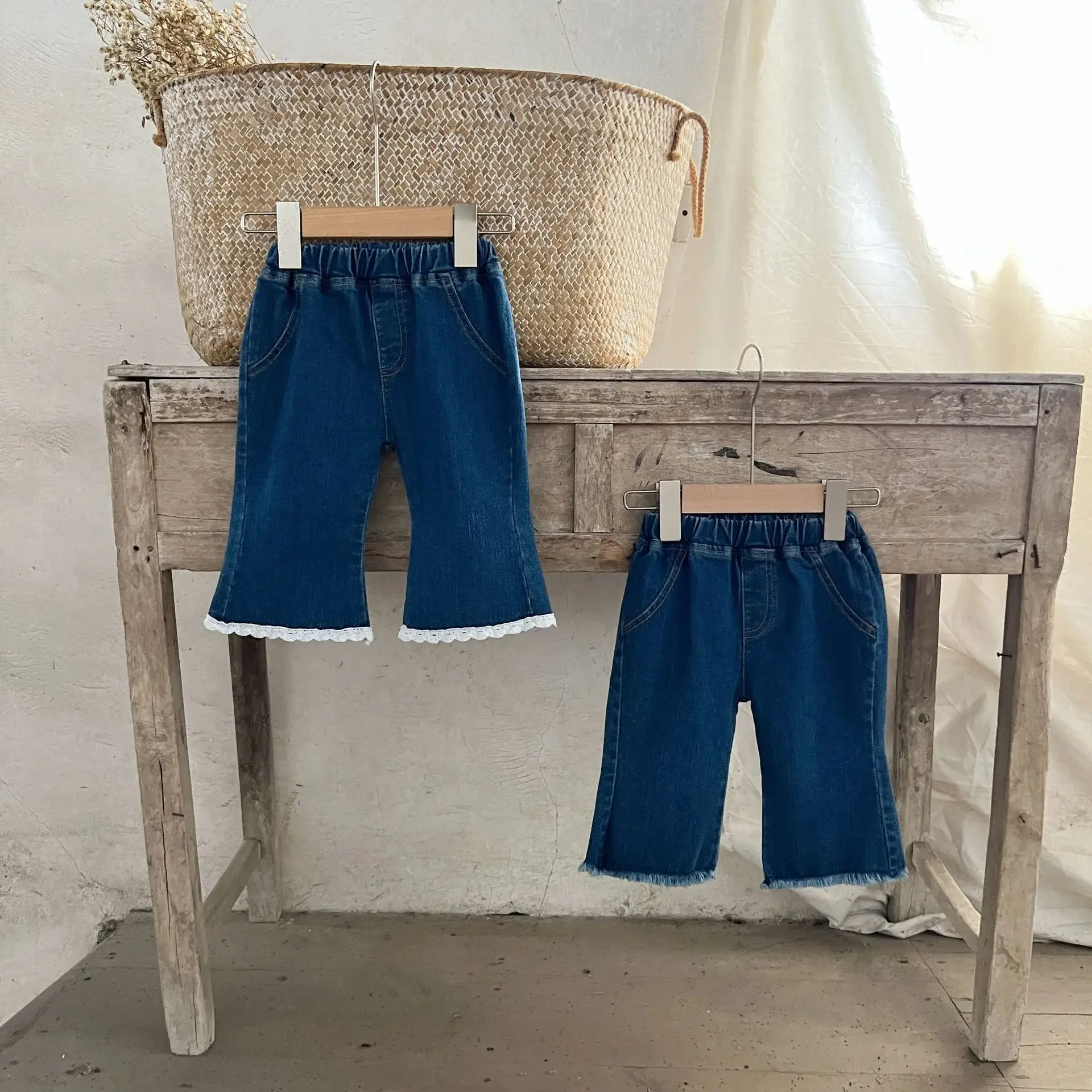 Vestiti del bambino tinta unita semplice pizzo Denim Flare pantaloni 2024 primavera e autunno nuove ragazze moda bambino Casual tutti i Jeans abbinati