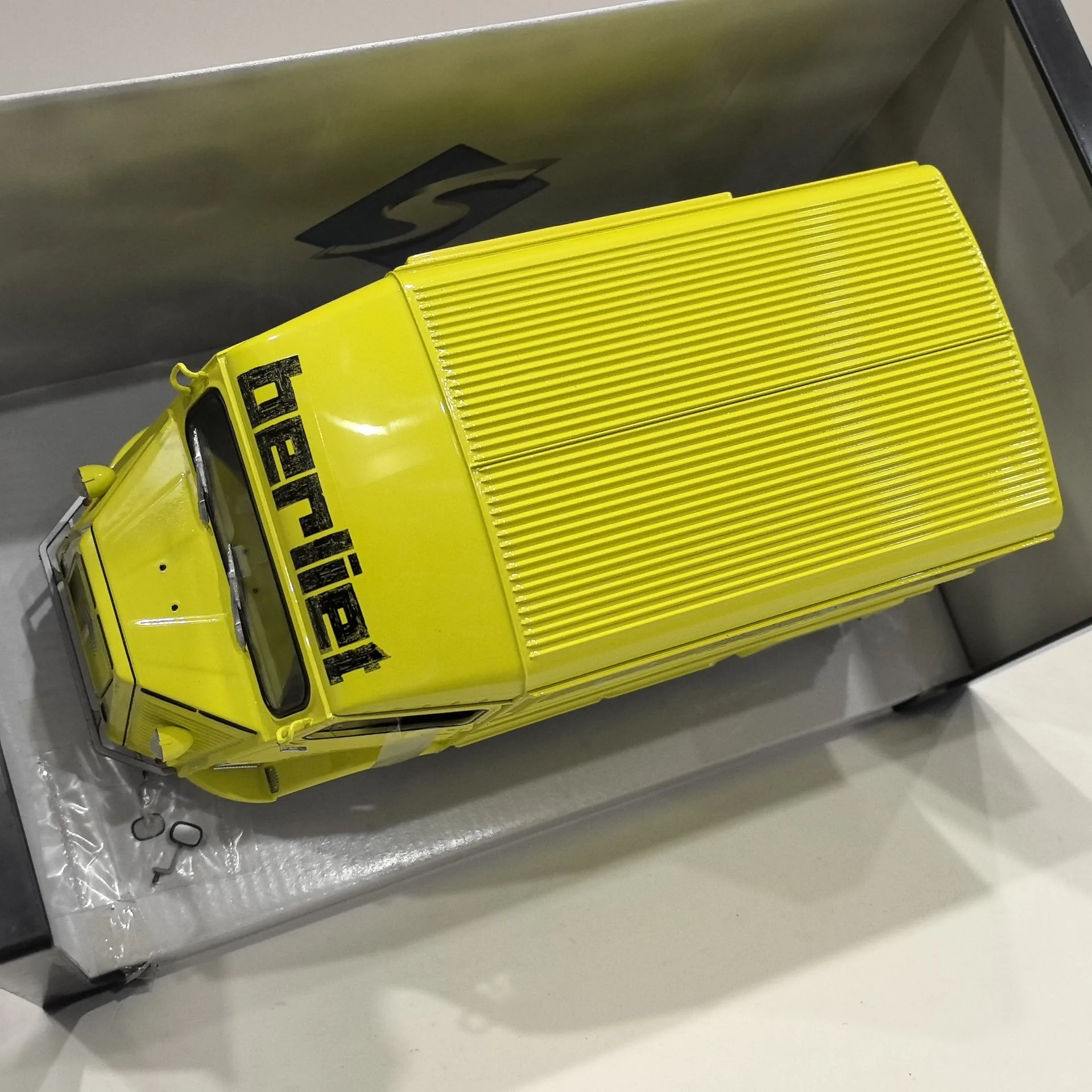 다이캐스트 솔리도 1/18 스케일 시트로엥 타입 HY 1969 시트로엥 밴 합금 자동차 모델 소장 장난감 선물 기념품 디스플레이 장식품