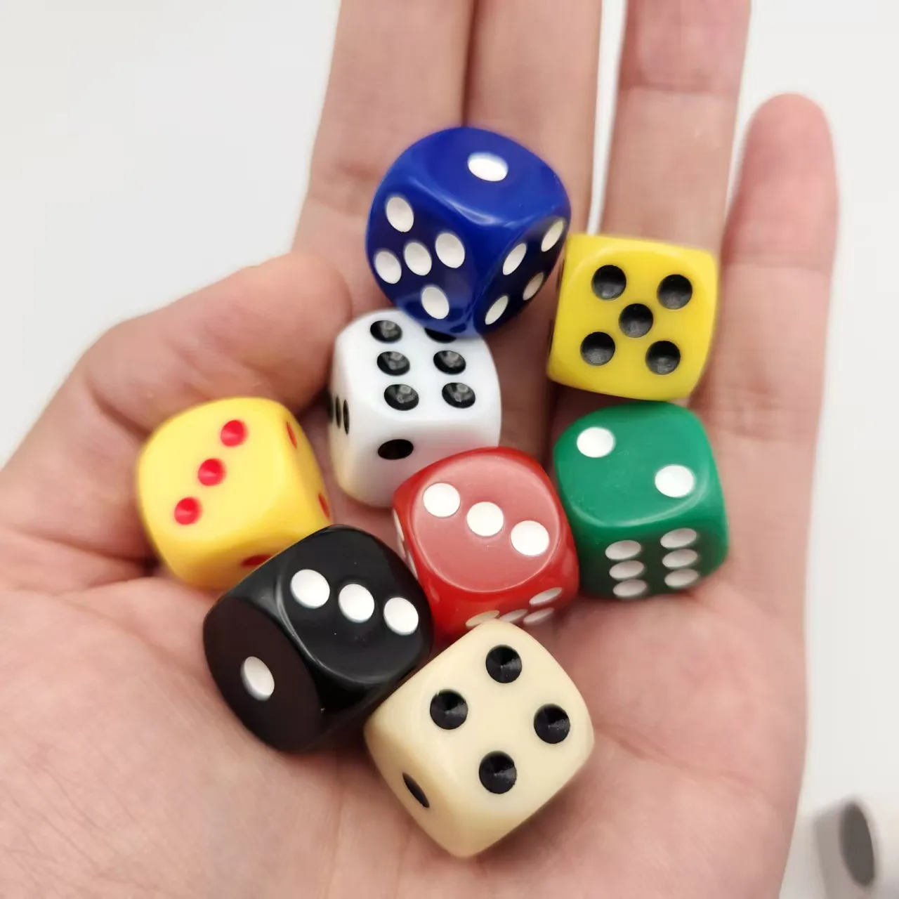 8 قطع 16 ملم نرد مربع صلب غير شفاف من الأكريليك، مناسب لألعاب الطاولة والترفيه والتدريس وأغراض متعددة #5