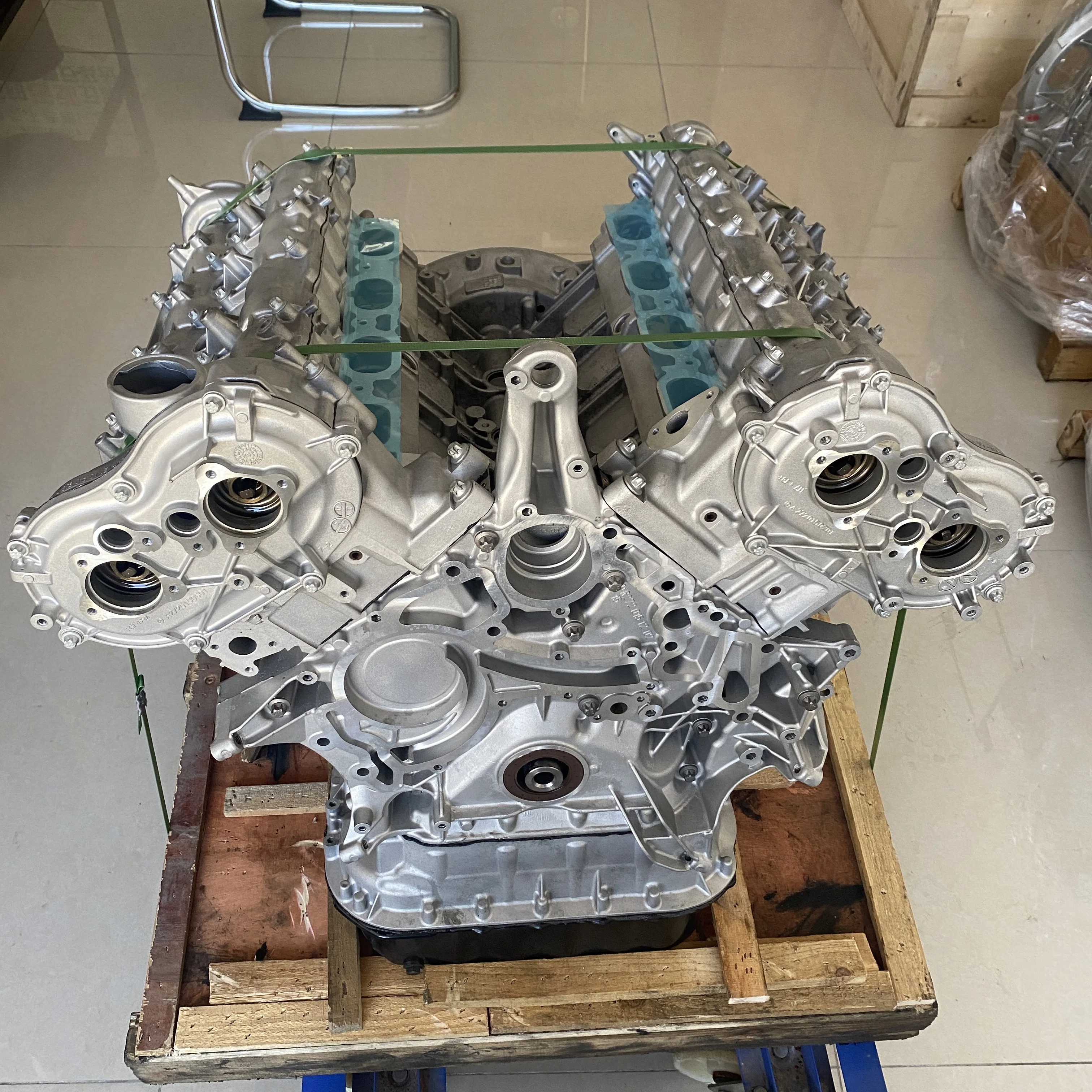 Factory Price Original Quality Car Engine V8 M273  For Mercedes Benz 4.7L 5.5L V8 Engine