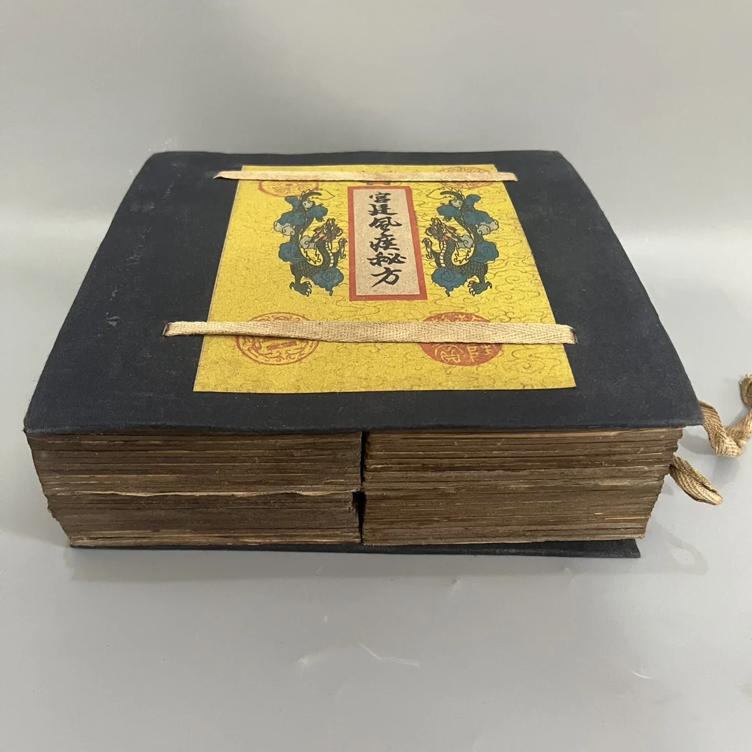 

Set of Four Handwritten Books Traditional Chinese Medicine Classics by Famous Physician(Palace Wind Disease Secret Recipe)