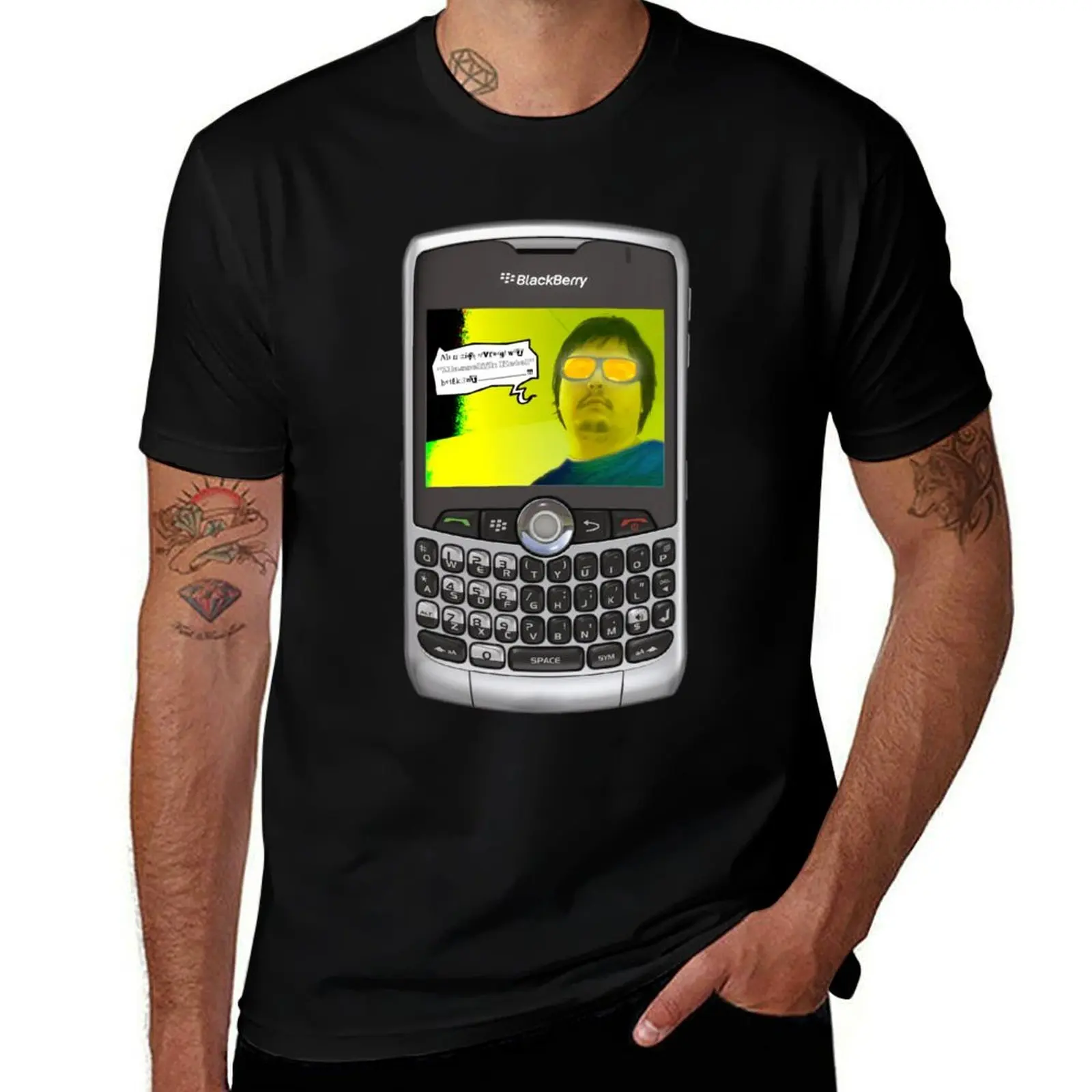 Thorsten R.F. Kissing en het Masselijk Ketel op een BlackBerry mobieltje T-Shirt Casual Trendy Streetwear Tee Shirt