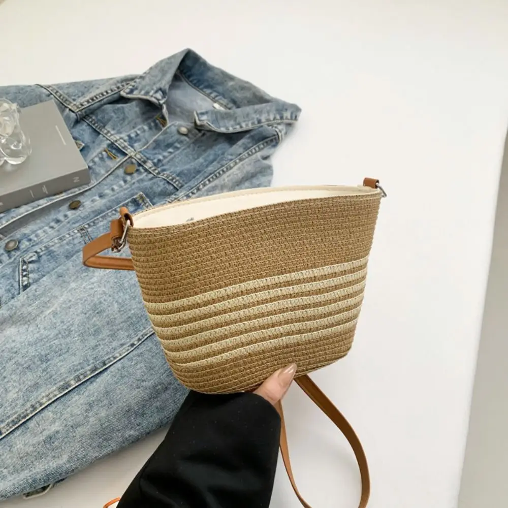 Woven Straw Shoulder Bag Handmade Zipper Closure Crossbody Bucket Bag Large Capacity Crossbody Strap Straw Tote Bag Casual Daily
