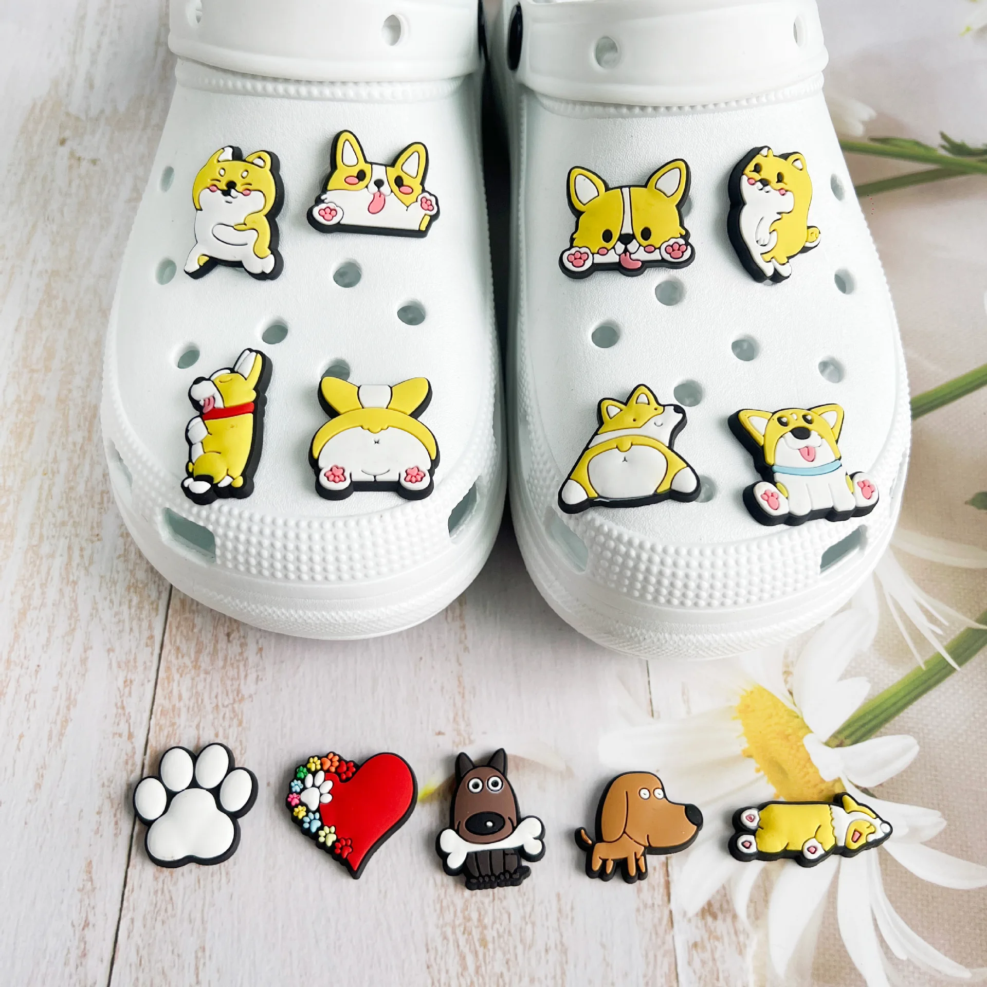 1 stks of veel PVC hond serie schoengesp bedels accessoires decoraties voor sandalen sneaker klomp polsbandjes kids gift groothandel