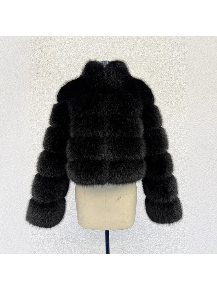 ヨーロッパ系アメリカ人のファッショナブルな無地の爽やかで甘いフェイクファーのシンプルで快適なふわふわした柔らかい女の子向けのデートや通勤用ショートコート