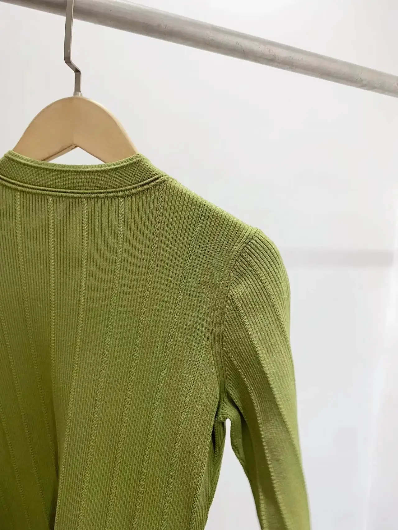 2024 Spring Elegant Green 3/4 Sleeve V Neck knitted Dress Women Slim Elastic High Quality Buttons Mermaid Dress 5230020