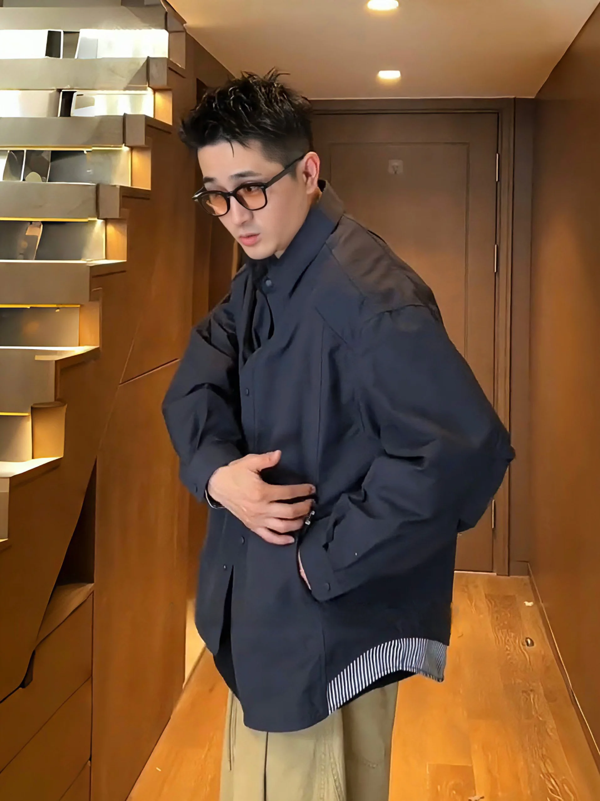 

Мужская куртка-рубашка свободного кроя в полоску с цветовыми блоками, повседневный стиль, с дизайном на пуговицах, осенняя, из полиэфирного волокна