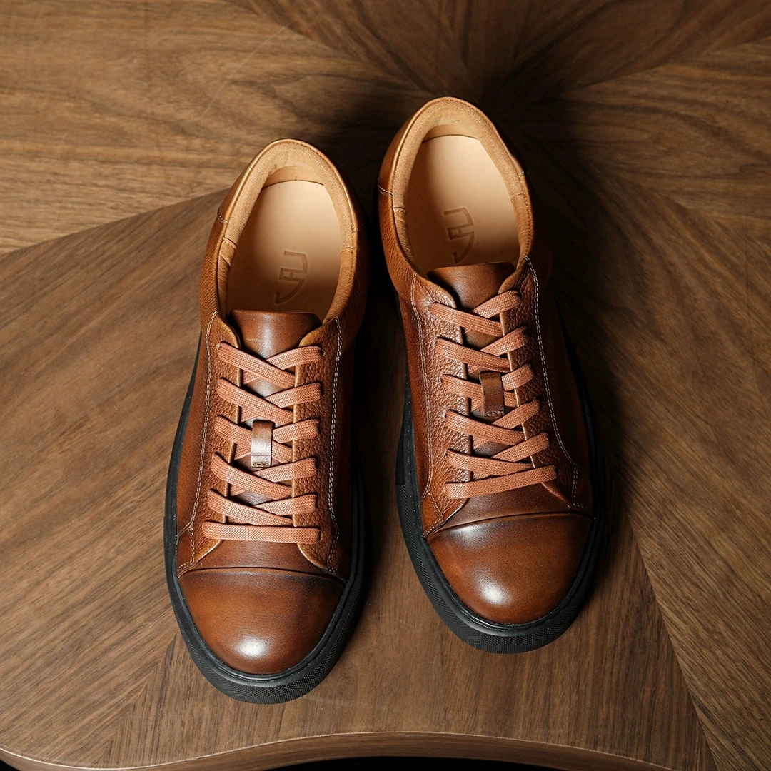 High Grade New 2025 Autumn Men Full Grain Leather Casual Shoes Thick Sole Brown Men Cowhide Leather Sneakers