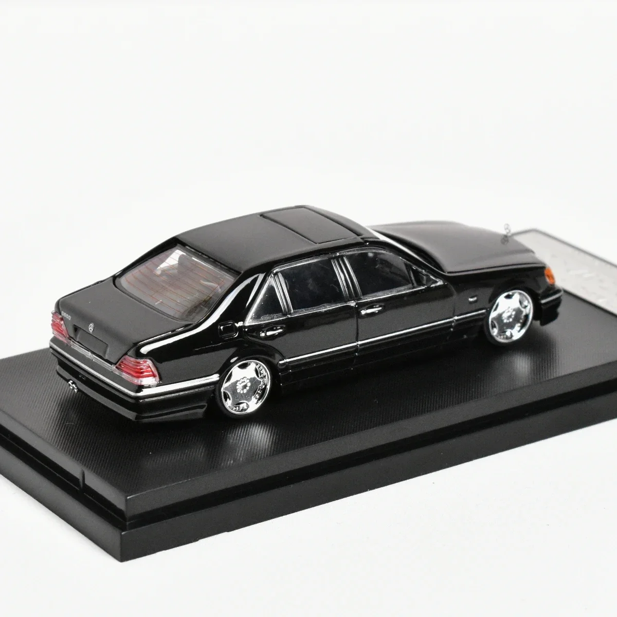 Street Weapon SW 1:64 S600 W140 Car Model