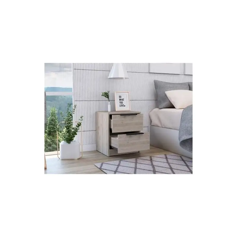 Comodino grigio chiaro con due cassetti e maniglie in metallo