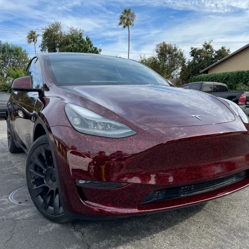 قسط PET عالية اللمعان الأحمر مزورة ألياف الكربون الفينيل التفاف الفيلم لفة الهواء الإصدار ذاتية اللصق ملصق لاصق لامع ورائع سيارة التفاف احباط