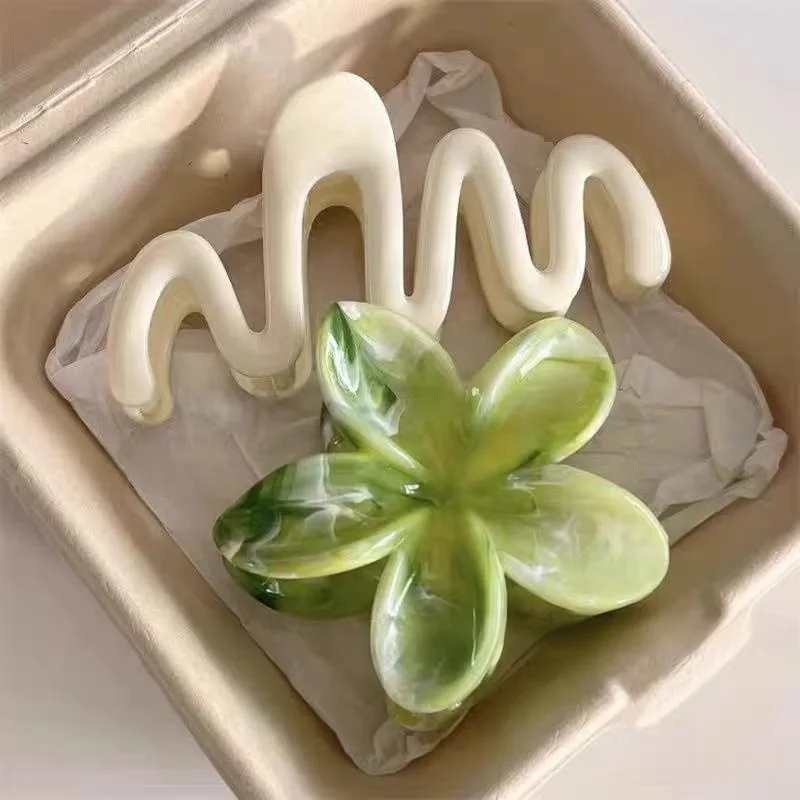 2Pcs Korean Acrylic Green Flower Wave Versatile Hair Clip Women Sweet Ponytail Claw Hairpin Barrettes Hair Accessories Headwear view 2