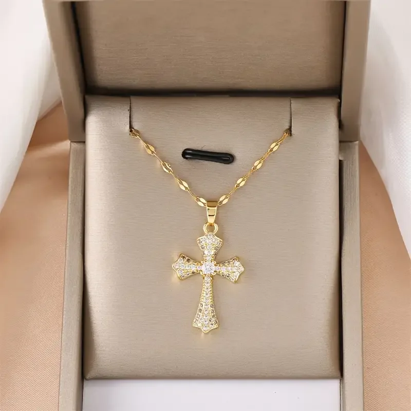 1 Piece Titanium Steel Chain Fashion Starry Patonce Cross Pendant Necklace for Women, Romantic Faith Amulet Jewelry Gift