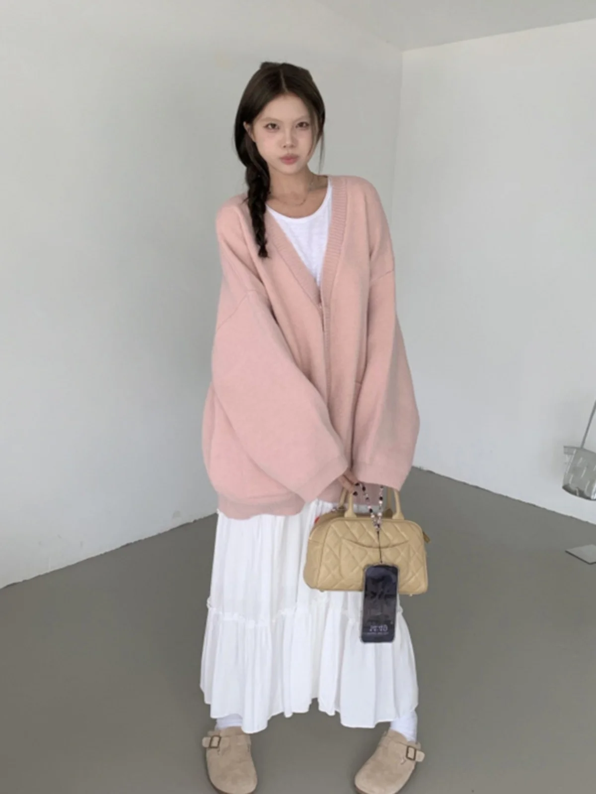 

Женский вязаный кардиган больших размеров с V-образным вырезом, свободный крой, для весны и осени, в комплекте с юбкой А-силуэта с высокой талией