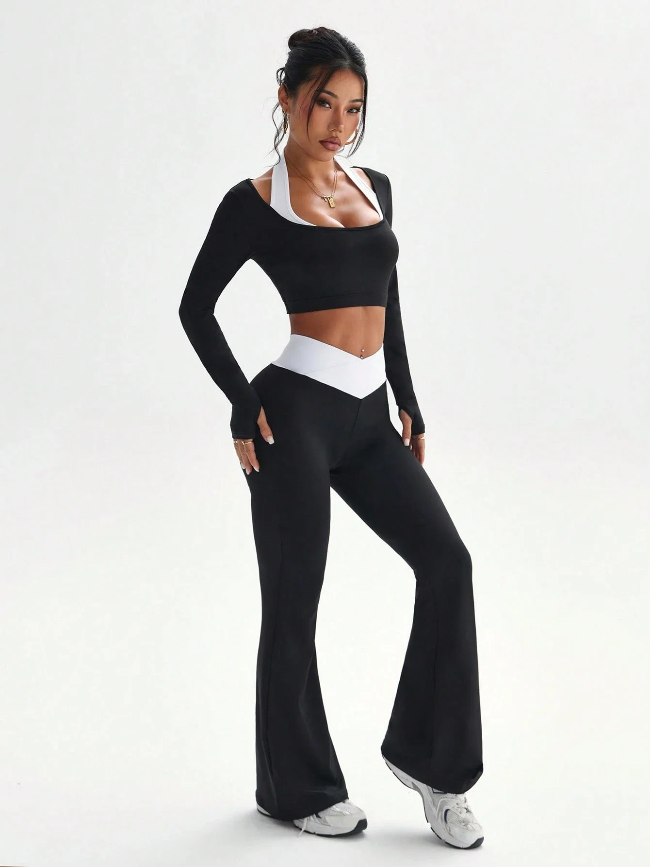 

Women's 2 In 1 Contrast Color Long Sleeve Crop Top And Flare Pants Workout Set
