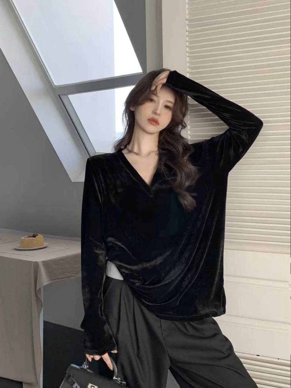 Black Velvet Long Sleeve V-Neck T-Shirt Women's Autumn Winter Loose Midi Base Shirt Top Korean Style Commute Fashion