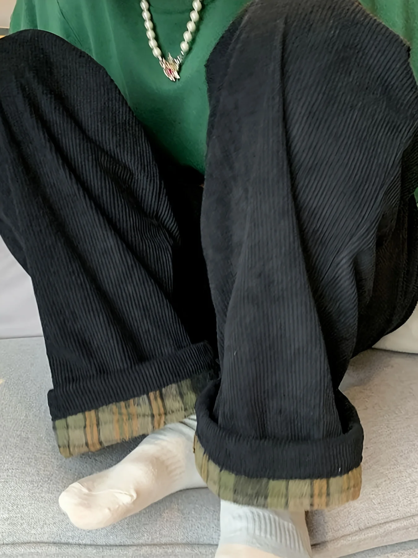 Pantaloni a gamba dritta casual scozzesi a blocchi di colore retrò in tinta unita per donna, pantaloni sportivi drappeggiati larghi in velluto a coste ispessito foderato in pile autunno e inverno, pantaloni di cotone giovanile, pantaloni versatili per pendolarismo in stile giapponese ispessito, alla moda