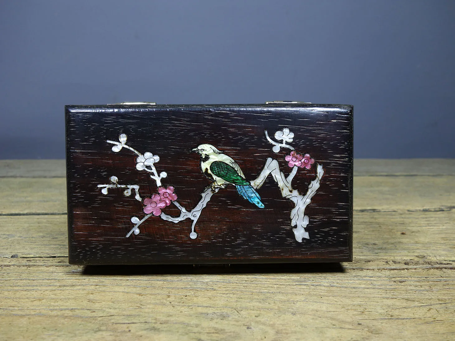 Carefully Crafted Home Decor Rosewood Jewelry Box With Exquisite Patterns and Exquisite Materials