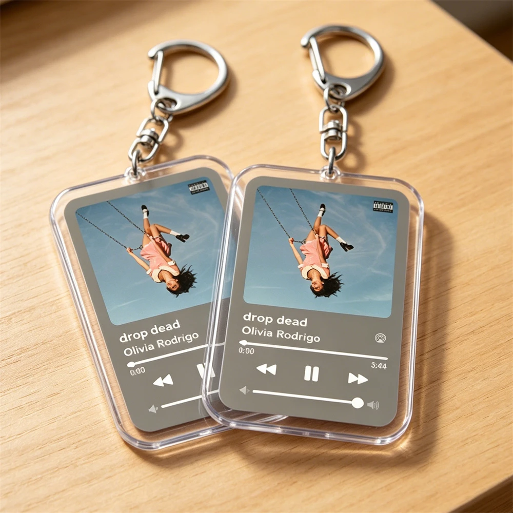 Pareces bastante triste por ser una chica tan enamorada, álbum de música, llaveros, dijes para bolsos, canciones Drop Dead, joyería, regalos para fans y amigos