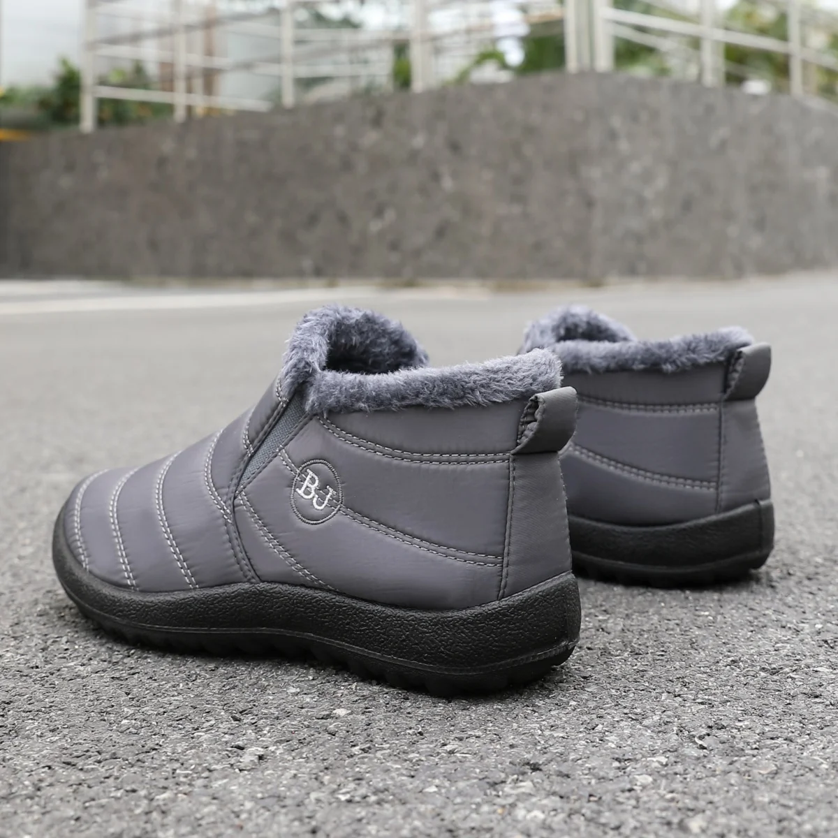 Herren-Slip-On-Stiefeletten: stilvolle, bequeme Winterstiefeletten, die warm, trendig, klassisch und vielseitig sind. – Detail 10