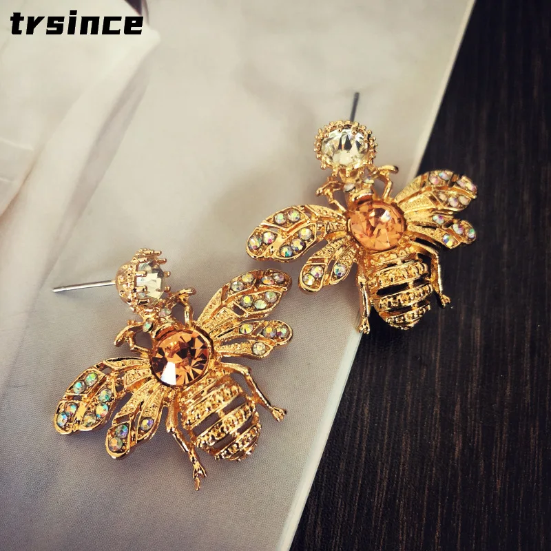 

Creative New Fashion Brand Design Bee Earrings Animal Stud Earring Party Wedding Woman Jewelry Gold Color Trend Earrings