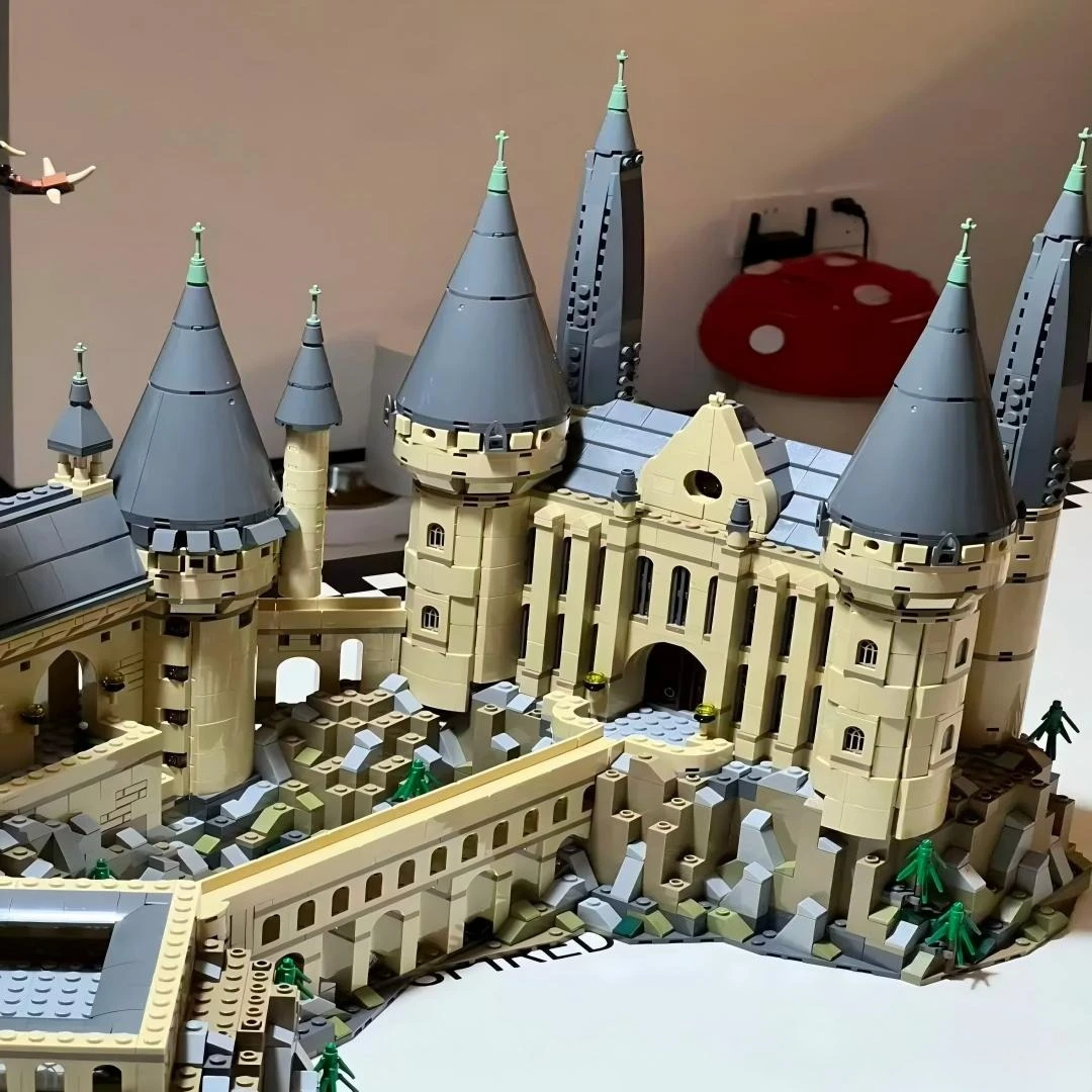 Miniature Magic Castle Model 71043Building Blocks Sets Suitable for Birthday Gifts Not Compatible with Legoed Particles ，6020pcs