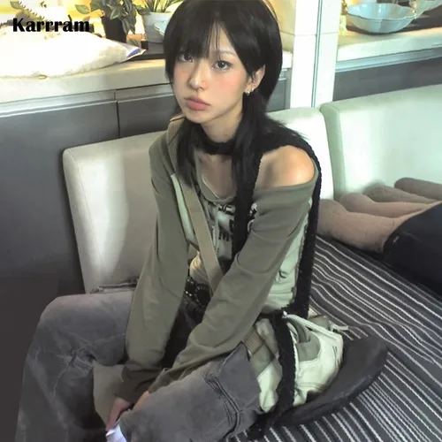 Karrram-Camiseta japonesa Y2k con hombros descubiertos, camiseta de manga larga con estampado de grafiti de estética Grunge, ropa de calle Vintage Harajuku de los años 90