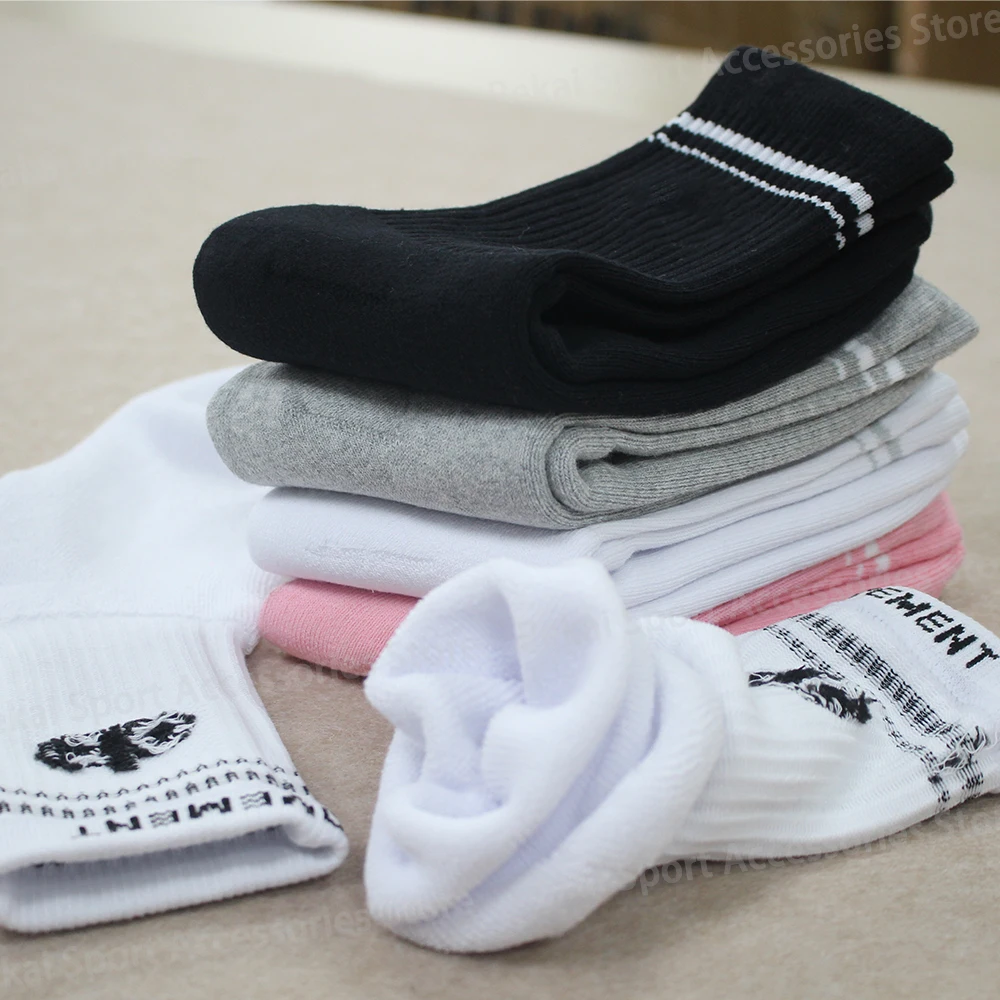 Sports Socks Unisex Cotton Yoga Socks Mid Four Seasons Casual Running woman Socks Soft and Comfortable Bottom of towel thicken