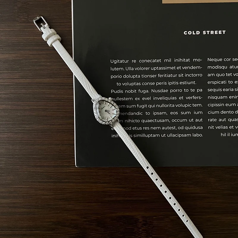 Sotoiru Women Quartz Watch Elegant Minimalist Design Slim Wristwatch Waterproof Leather Strap Fashion Timepiece for Daily Wear