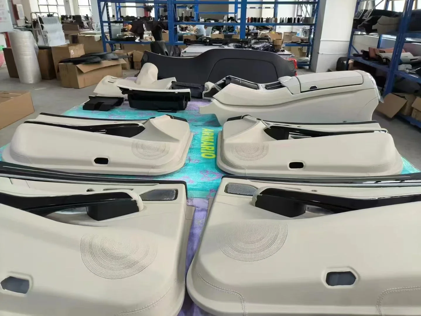 مجموعة ترقية داخلية فاخرة للبيع المباشر من المصنع لعام 2024 لـ S Class W221 إلى W223 حواف جلدية للسيارة موديل جديد لـ W221 #1